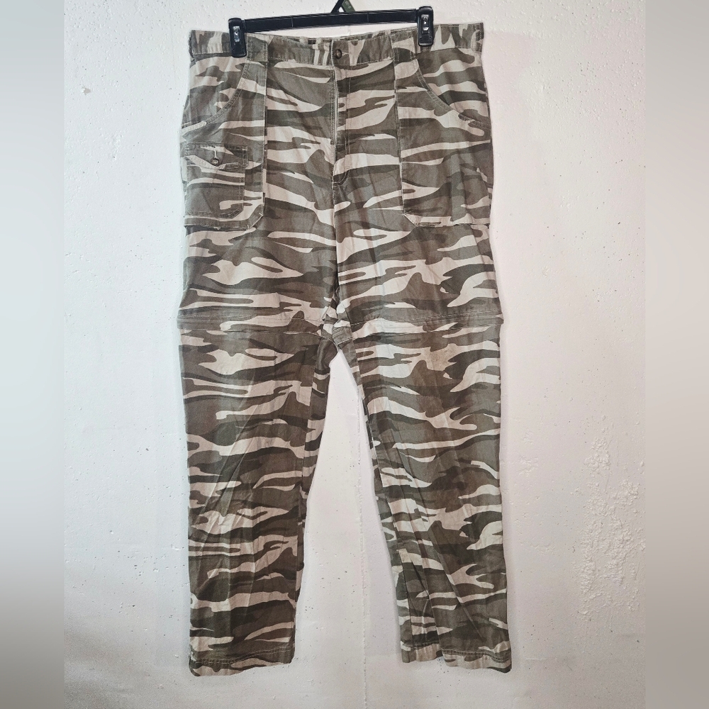 Cabela's Camo Cargo Convertible zip off pants